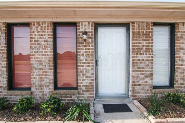 1017 W South St, Alvin, TX 77511